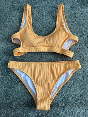 Cupshe Yellow Bikini Set thumbnail 1