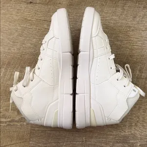 Women’s On The Roger Clubhouse Mid Size 8.5 thumbnail 3