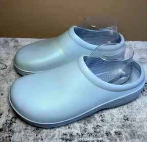 Totes Women Blue Iridescent Clogs Size 8 Waterproof Lightweight Outdoor Slip thumbnail 1