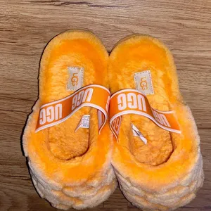 UGG 9 Vibrant Orange Fluffy Slippers thumbnail 2