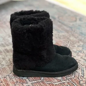 UGG Patten 1006794 Black Suede Shearling Women’s Boots Size 7 thumbnail 1