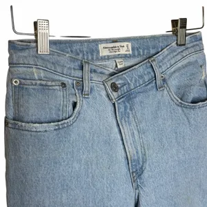 Abercrombie & Fitch The ‘90s Straight Ultra High Rise Jeans Size 27 thumbnail 6