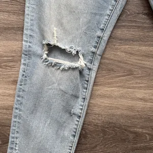 DRIFTWOOD Jeans Blue Ankle Cropped Distressed Denim 31 thumbnail 6