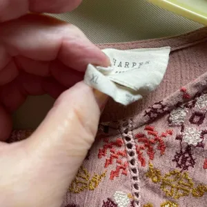 Harper Heritage size XL embroidered crinkled pleated top. thumbnail 3