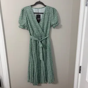 Fashion Floral Pleated Midi Dress Green Purple‎ Ditsy Puff Sleeve V-Neck Size M thumbnail 2