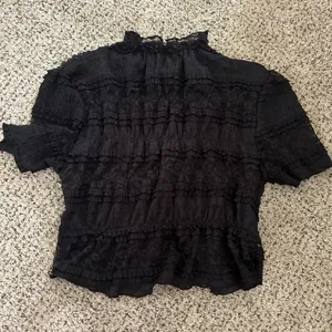 SHEIN Black Flutter Sleeve Smocked Blouse thumbnail 4