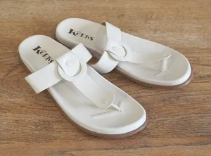 Korks White Thong Sandals Flat T-Strap Slide Shoes Womens 9M Minimalist Vacation thumbnail 1