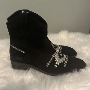 NWOT Musse & Cloud Ginger Western Ankle Boots | Black Suede | Size 9 thumbnail 2