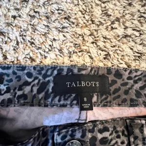 Talbots Signature Grey Black Leopard Print Slim Leg Ankle Pants Womens Size 8‎ thumbnail 2