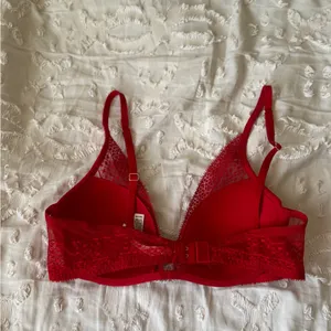 Victoria's Secret Vibrant Red Lace Bras 34C thumbnail 4