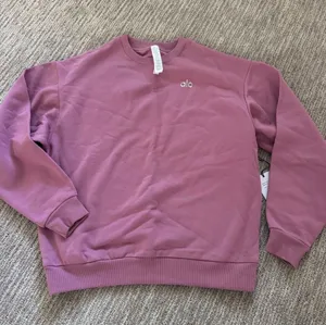 ALO Yoga Accolade Crew Neck in Wild Pink Rose thumbnail 1
