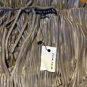MIOU MUSE NWT Plisse Dolman Sleeve Plunging V Neck Ruched Waist Top‎ Size Small thumbnail 5