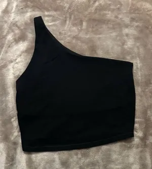 Old Navy Crop Top Women’s Size M Black One-Shoulder Crop Top thumbnail 1