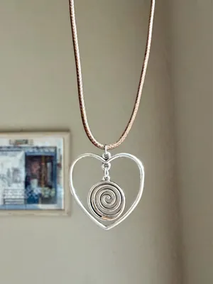 Handmade vintage antique goth style heart necklace 🙏❤️ thumbnail 5