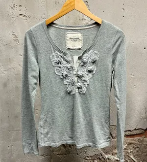 Abercrombie Y2K Vintage Fitted Gray Long Sleeve Henley Floral Design Top thumbnail 1