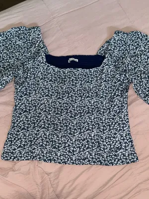 Abercrombie & Fitch Navy and White Floral Square-Neck Puff Sleeve Top thumbnail 2