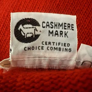 Robinsons 100% Cashmere Cable Knit‎ Sweater Medium Red Soft Cozy Crew Neck thumbnail 7