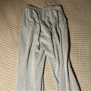 Brandy Melville grey  sweatpants thumbnail 5