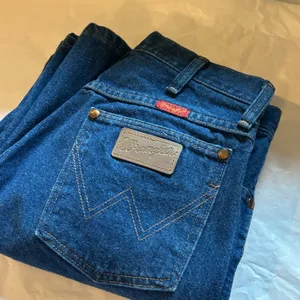 Vintage Wrangler High Rise Tapered Dark Wash Jeans - size 9 (Women's 6) thumbnail 6