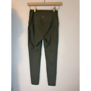 Beyond Yoga Space Dye High Waisted Dark Green Leggings Sz M thumbnail 3