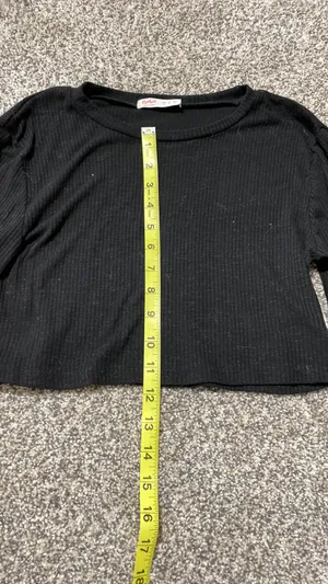  ROMWE Black Round Neck Long Sleeve Fitted Crop Top thumbnail 4
