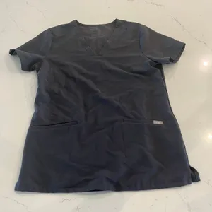 FIGS‎ Casma Three-Pocket Scrub Top in Charcoal size XS thumbnail 1