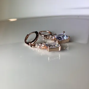 NWOT Hoop Crystal Earrings Gold thumbnail 7