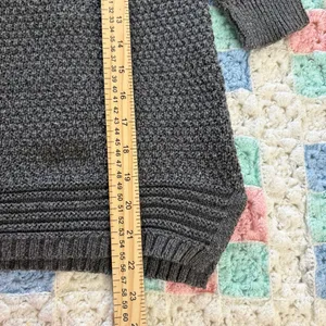 Old Navy Gray Textured Knit Sweater Size M thumbnail 6
