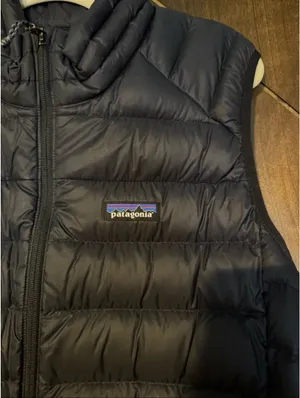 Women's Patagonia Down Black Puffer Vest thumbnail 2