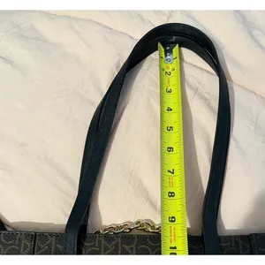 Calvin Klein Purse Tote Bag Black Shoulder Strap Gold Chain Pockets Zip Clos EUC thumbnail 4