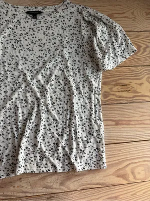 Banana Republic Size M Linen Blend Floral Puff Sleeve Top thumbnail 2