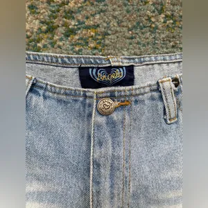 Vintage Y2K Angels low rise distressed denim jean shorts, size 9 thumbnail 4