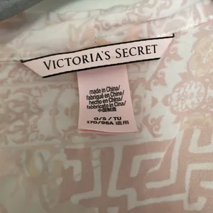 Victoria's Secret Kimono Shawl Womens Small One Size Pink Geometric Print thumbnail 3