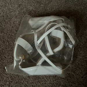 NWT White Open Toe Cross Strap Heels Size 6.5 thumbnail 10