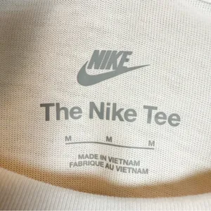NWT Nike Women’s White Long Sleeve Spellout Tee T-Shirt Size‎ Medium thumbnail 5