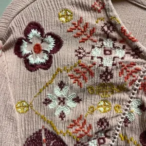 Harper Heritage size XL embroidered crinkled pleated top. thumbnail 4
