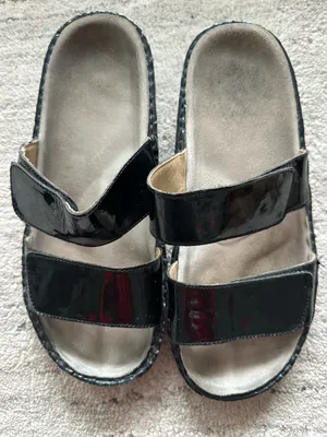 Annabella Women’s Black Patent Leather Double-Strap Slide Sandals size 6.5 thumbnail 4