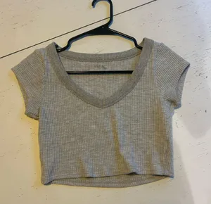 PacSun est pac grey crop top thumbnail 1