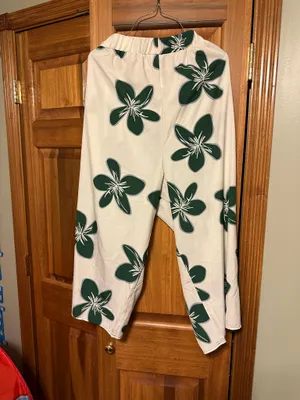 No brand women’s 1xl white with green & white flowers brand new never been used thumbnail 2
