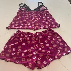 Thavata Women's Pink and black Lip Print Sleepwear Set size M thumbnail 2