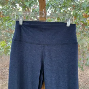 Quince Women's Dark Blue Workout Leggings Size L thumbnail 3