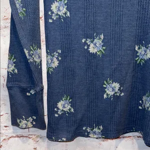Aerie heart eyes waffle Henley Floral Blue Long Sleeve shirt blue medium M thumbnail 3