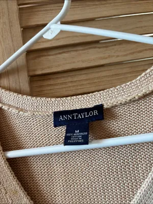 Ann Taylor Beige V-Neck Sleeveless Knit Top Medium thumbnail 4