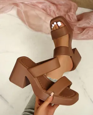 Boutique Brown Block Heel Sandals thumbnail 2
