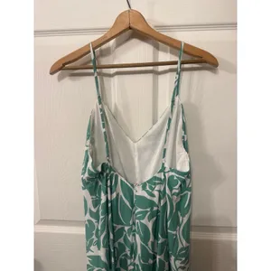 VICI Green White Tropical Leaf Print Midi Dress M Rayon Linen Front Slit Resort thumbnail 9