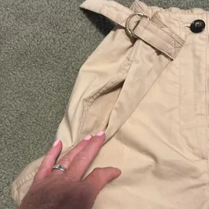 Zara beige hi waist adjustable flat front Shorts thumbnail 4