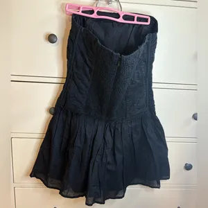 Abercrombie drop waist strapless mini dress Black Size Small thumbnail 3