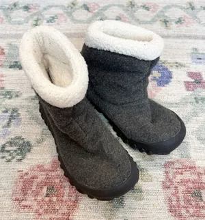 Bogs Womens B Moc II Boot Size 7 Waterproof Warm Cushioned Comfort Gray thumbnail 1