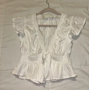 White top thumbnail 1