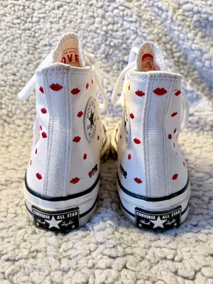 Converse Chuck 70 High Top "Love Me" Embroidered Lips Valentine Limited Edition. thumbnail 3
